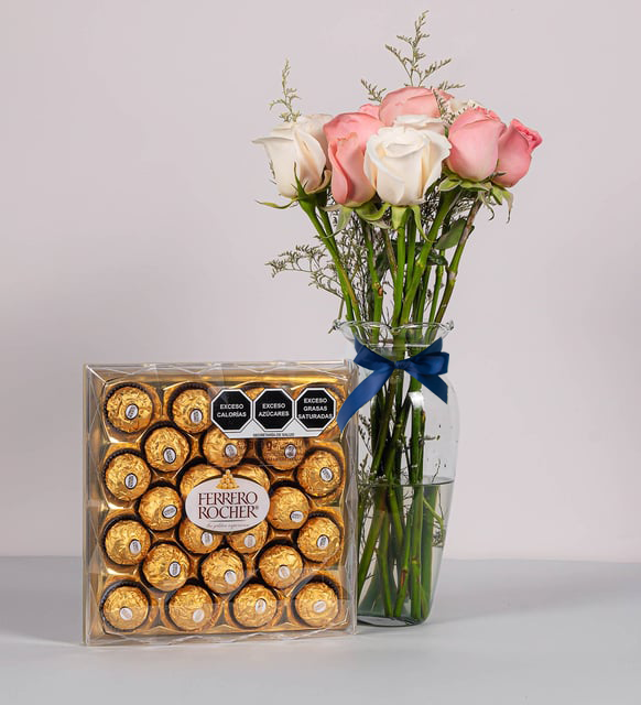 Detalle Rosas Rosadas Y Blancas Con Ferrero 24