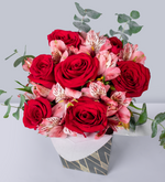 Rosas Rojas y Astromelias Rosa - Caja Arlequin