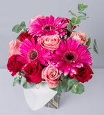 Rosas y Gerberas Rosas - En Caja Arlequín