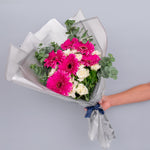 Clavel Blanco y gerbera rosa en ramo (A)