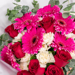 Ramo de rosa roja, gerbera y clavel en plata (A)