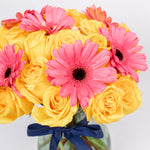 Arreglo De Gerberas Rosadas Y Rosas Amarillas (B)