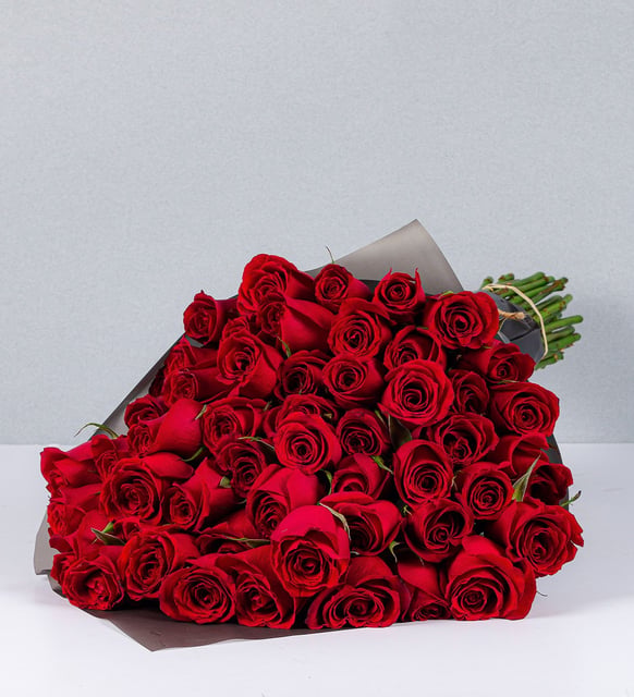 Ramo de 50 rosas rojas (B)