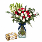 12 Rosas Blancas, 12 Rojas y Perrito Blanco con Ferrero 16 - En Florero