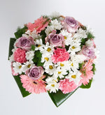Algodón de Azúcar - 7 Claveles Rosas, 4 Gerberas Rosas y 5 Rosas Claritas En Florero D2T