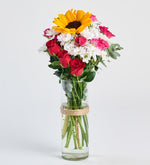 Rosas y margarita blanca y girasol en jarrón de cristal (M)