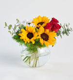 Girasol y rosa roja y margarita blanca en jarrón pecera (A)