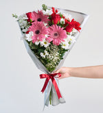 Ramo de rosa roja, gerbera y margarita en plata