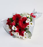 Ramo / rosa roja, gerbera y margarita en plata (B)