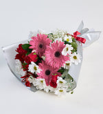 Ramo de rosa roja, gerbera y margarita en plata
