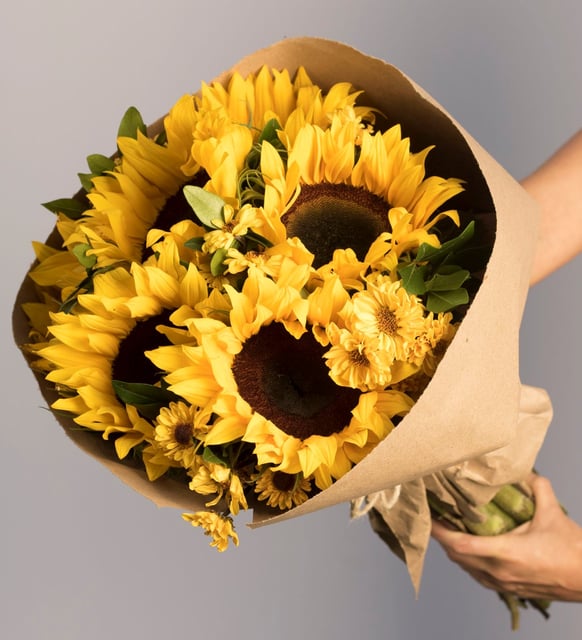 Bouquet de girasoles y margaritas amarillas