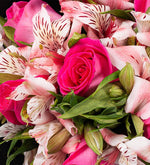 Ramo de astromelias rosadas y rosas topaz