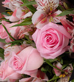 Ramo de astromelias rosadas