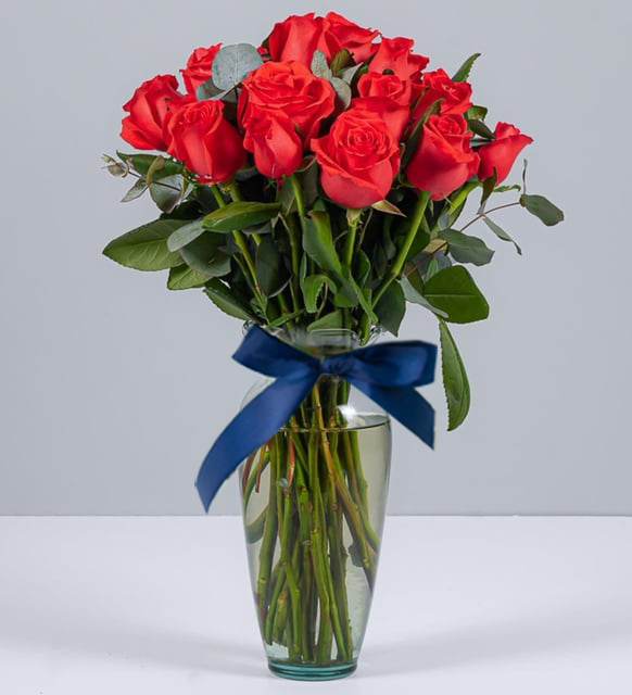 24 Rosas Rojas en Florero (B)