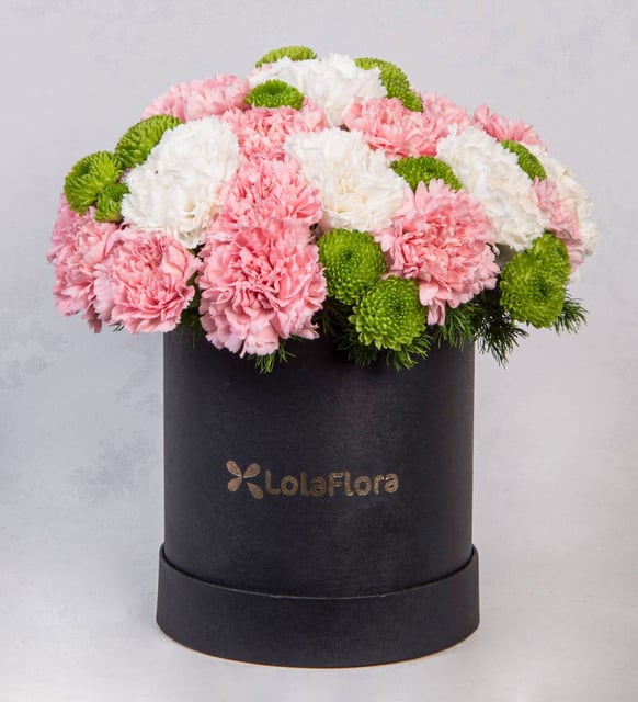 Claveles Blancos Y Rosas Con Yokos En Caja