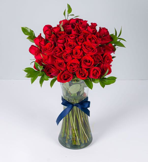 50 Rosas Rojas En Jarrón Cilíndrico a Domicilio (M)