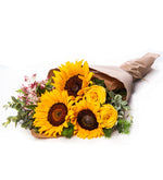 Ramo de rosas amarillas girasoles y astromelia