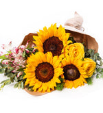 Ramo de rosas amarillas girasoles y astromelia