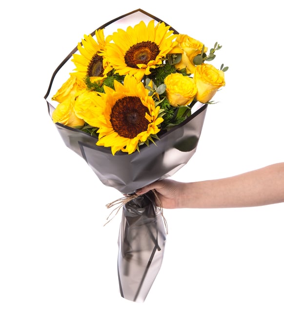 Ramo de girasoles y rosas amarillas