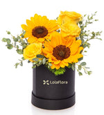 Rosas amarillas y girasoles en caja elegante