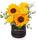 Rosas amarillas y girasoles en caja elegante