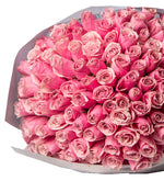 100 Rosas Rosadas en un Ramo Gris Especial (A)