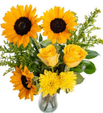 Girasoles y rosas amarillas en un jarrón