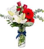 Lirios blancos, rosas rojas y gerberas en un jarrón (A)