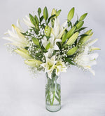 Lirios Blancos en Florero
