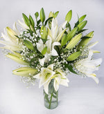 Lirios Blancos en Florero