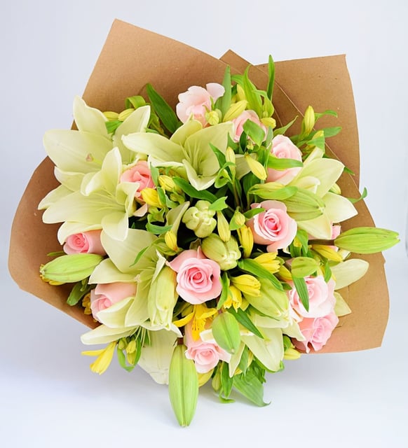 Mezcla Primaveral De Rosas Y Lirios (M)