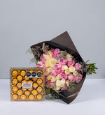 Ramo De Rosas Blancas Y Rosadas Con 24 Ferrero