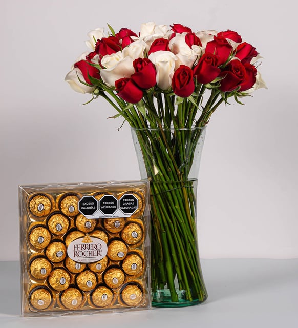 50 Rosas rojas y blancas con Ferrero 24