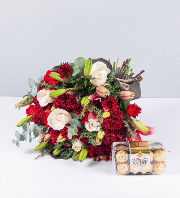 Bouquet De Lirio Rosa Y Claveles Y Ferrero
