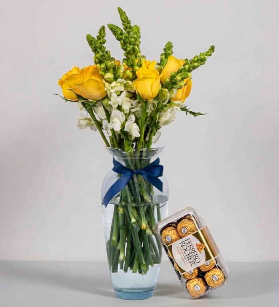 12 Rosas Amarillas y Perritos Blancos con Ferrero 16 - En Barcelo
