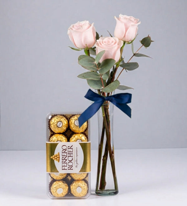 3 Rosas Claritas con Ferrero 16 - En Violetero