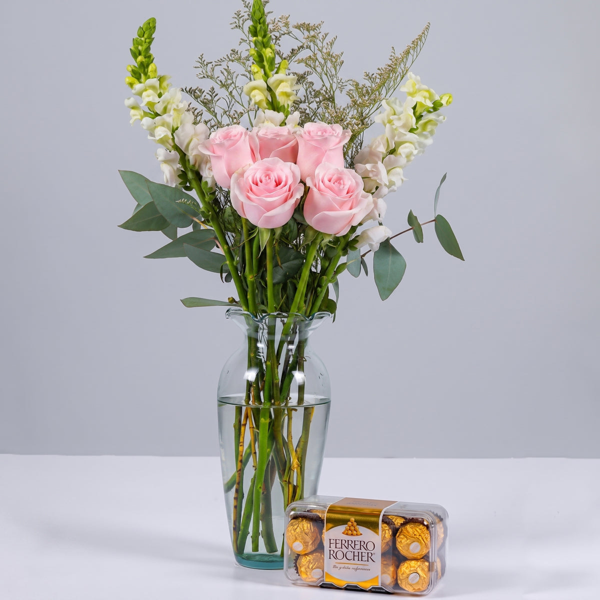 6 Rosas Claritas con Perritos Blancos y Ferrero 16 - En Barcelo