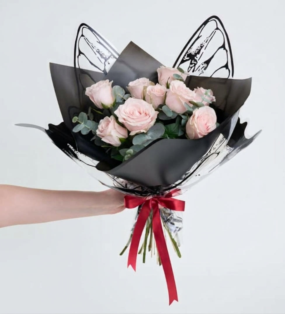 9 Rosas Claritas - En Ramo Mariposa