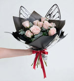 9 Rosas Claritas - En Ramo Mariposa