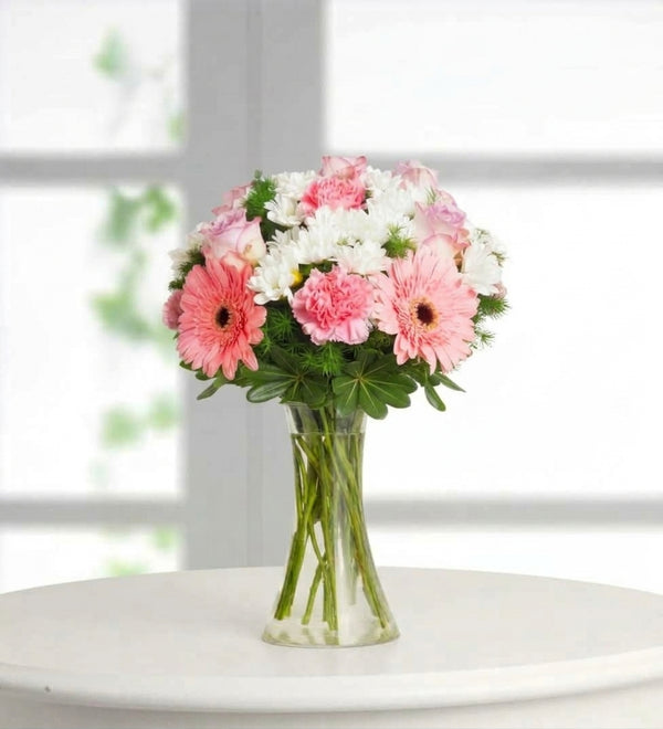 Algodón de Azúcar - 7 Claveles Rosas, 4 Gerberas Rosas y 5 Rosas Claritas En Florero D2T