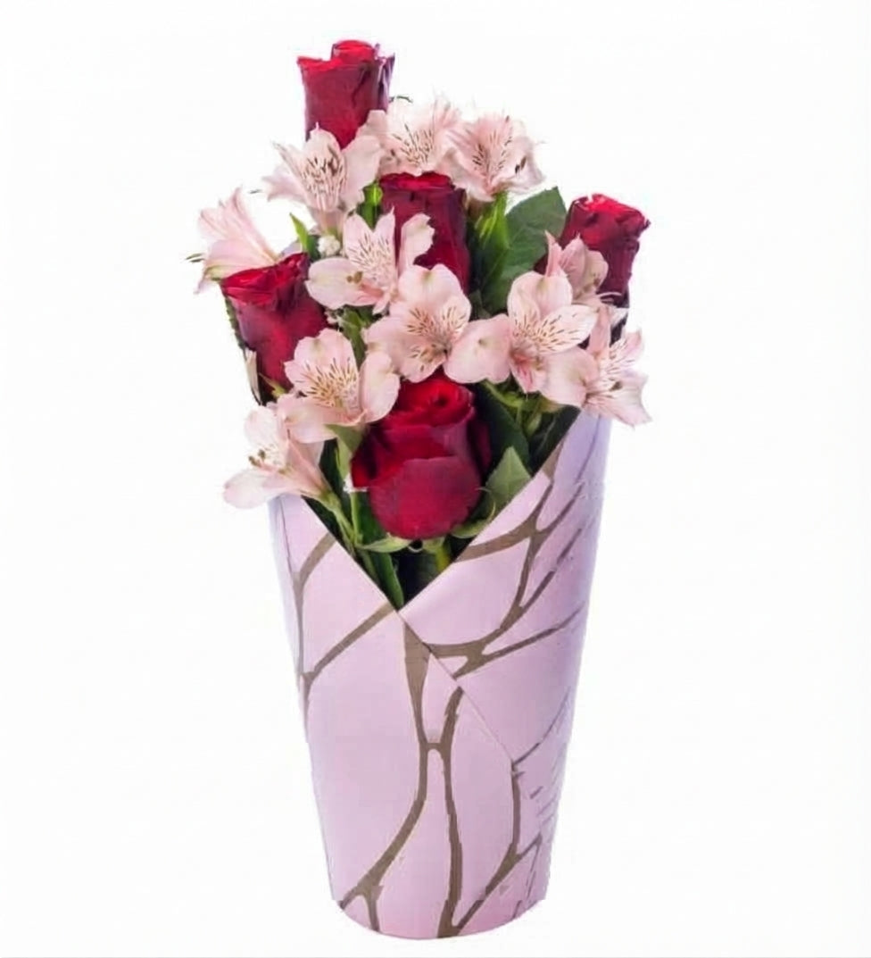 5 Rosas Rojas y Astromelia Rosa - En Caja Deco
