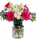 3 Lilium Blancas, 4 Gerberas Rosas y 10 Claveles Blancos - En Florero