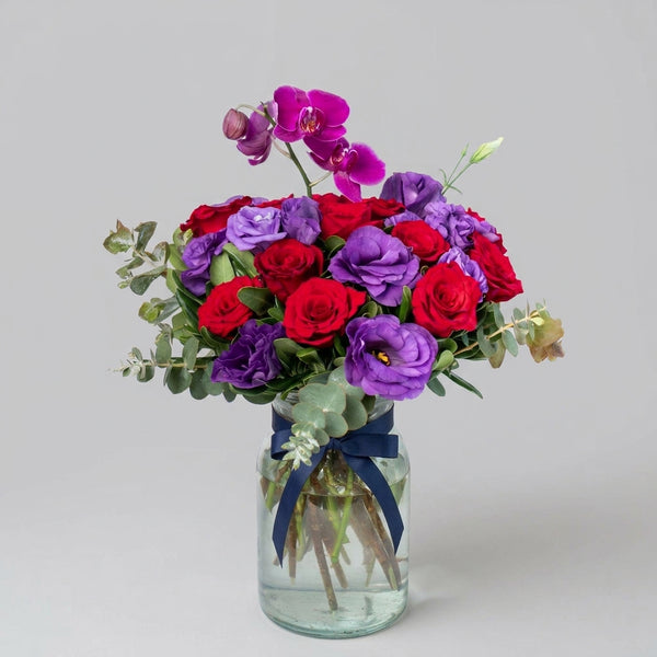 Mora Roja - Rosa Roja, Lisianthus Morado y Orquídea LolaFlora