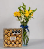12 Rosas Amarillas y Perrito Blanco con Ferrero 24 - En Barcelo