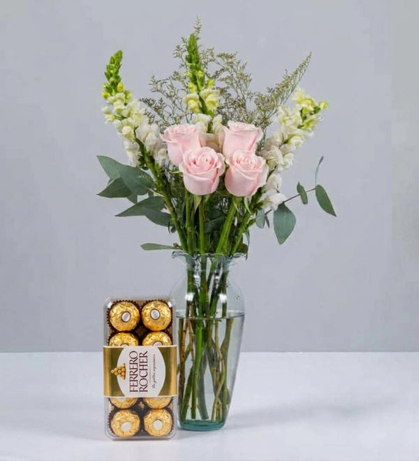 5 Rosas Claritas con Perritos Blancos y Ferrero 16 - En Barcelo