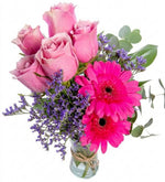 5 Rosas Claritas y 2 Gerberas Rosas con Eucalipto y Limonium - En Barcelo