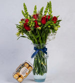 10 Rosas Rojas, Perritos Blancos, Astromelia y Limonium con Ferrero 16 - En Barcelo
